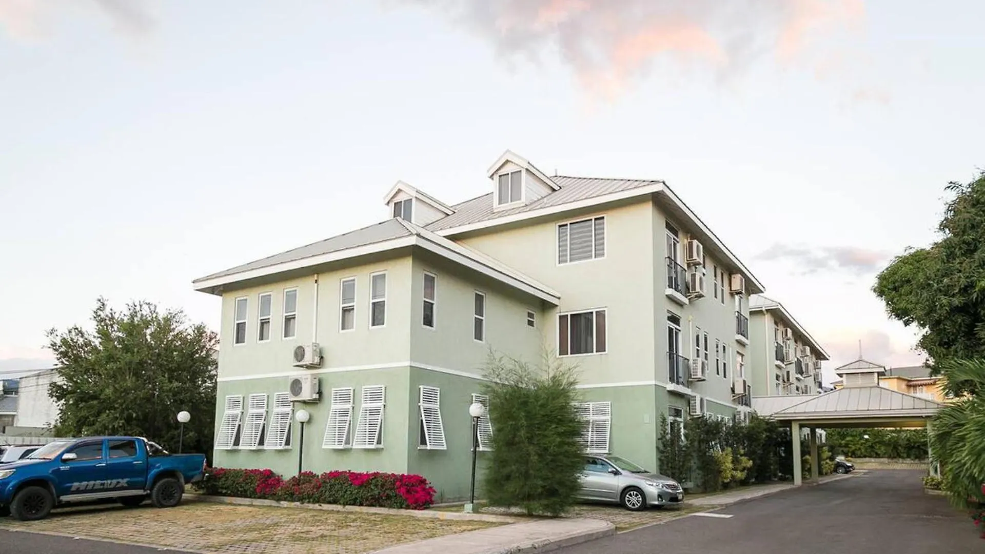 Smart Haven Studios In Kingston 0*,  Jamaika
